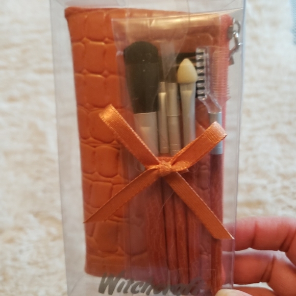 Witchcraft Make-up Brush and Bag Kit - Picture 3 of 3